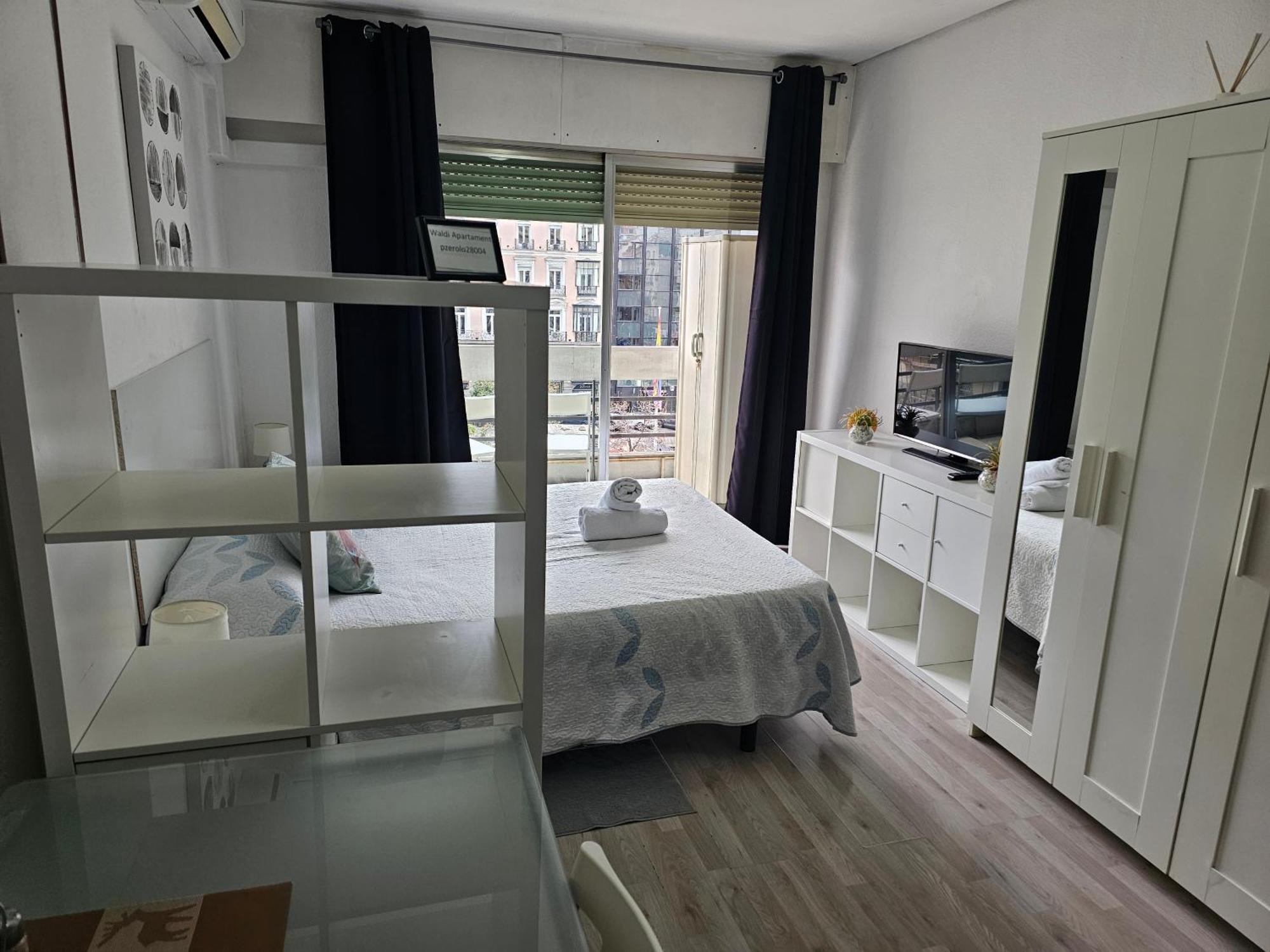 Estudio Doble Con Balcon En Madrid Centro Buitenkant foto